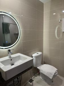 Modern Nordic 1BR Big Queen Bed Uptown BGC