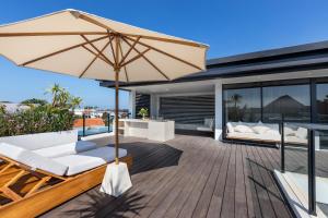 Alex Villas Grey and White