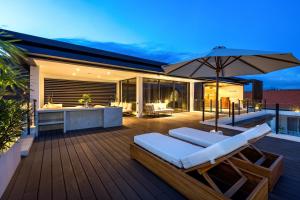 Alex Villas Grey and White