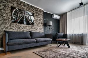 Scan QR code for apartment video tour - free parking, gym access, air conditioning, kitchen and more in central Riga