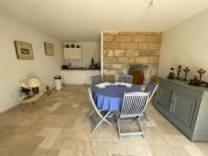 Villas Provencal stone house in UZES fully renovated : photos des chambres