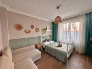 Green Roof Villa - Sea View & Large Garden