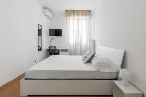 Bologna city center view by Wonderful Italy