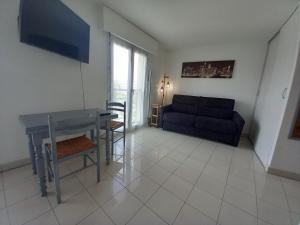 Port Frejus, joli studio cabine bien equipe, clima