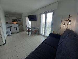 Port Frejus, joli studio cabine bien equipe, clima