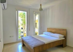 Bright Beachside 1-Bedroom Apartment