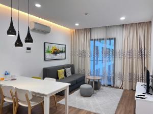 Republic Plaza Airport Free Poll Gym