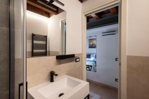 GuestHost - Santo 86 Luxury Rooms