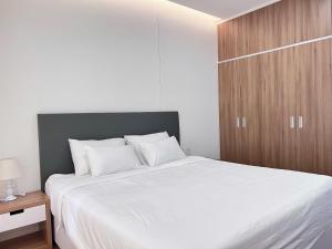 Republic Plaza Airport Free Poll Gym