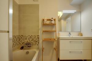 Appartements Le beau Troubadour climatisation centre-ville : photos des chambres