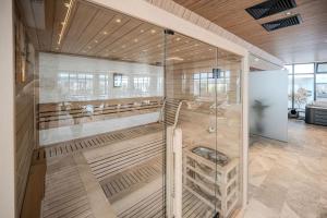 RavSea Luxury Apartment in Odyssey Spa&Pool-parking