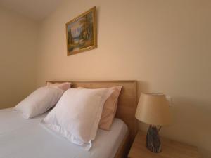Kurmaku Guesthouse - Historic Stay inside Elbasan Castle