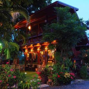 บ้านพัก ญาวีร์ เฮาส์