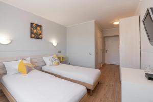 Twin Room room in Apart Hotel Tomo FREE PARKING