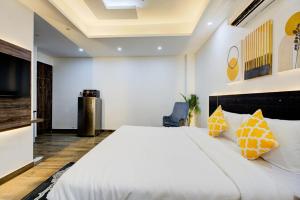 Luxury Studio Apartment with Kitchenette & Private Balcony ,Gurugram