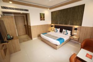 HOTEL CORPORATE PALACE Near Terminal 3 WITH- FREE AIRPORT DROP