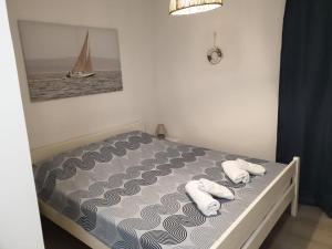 Beach Apartment - 50m from the Beach with Free Parking