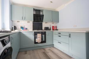 3 BDR House By Caledonia Luxe Stays Short Lets & Serviced Accommodation Broxburn