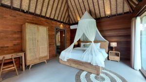 Chic 1BR Romantic & Private Pool at Puri Bhawana