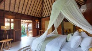 Chic 1BR Romantic & Private Pool at Puri Bhawana