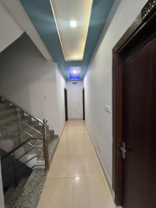 BANKEY BIHARI HOTEl
