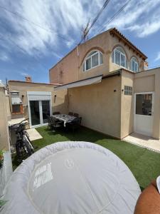 CASA Adosada obra nueva Calas santa pola del este 50 metros del mar