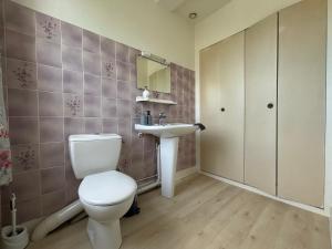 Maisons de vacances Les continents maison spacieuse 4 belles chambres parking privatif terrasse a 5 mn a pied tous commerces et 20 mn plage Omaha Beach : photos des chambres