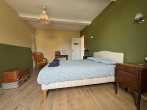 Maisons de vacances Les continents maison spacieuse 4 belles chambres parking privatif terrasse a 5 mn a pied tous commerces et 20 mn plage Omaha Beach : photos des chambres