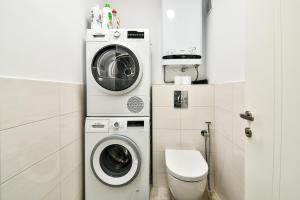 Azure View 2BR Luxury Apartment - free parking