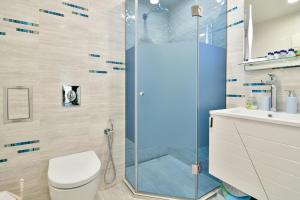 Azure View 2BR Luxury Apartment - free parking