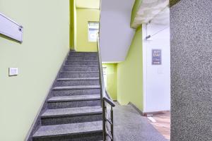 Via Jeet Stays - Near Dilshad Garden Metro Station