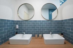 Appartements Gite La Goutte d-eau - Baby foot - 6 personnes LITS King & Queen size - Terrasse Vue etang : photos des chambres