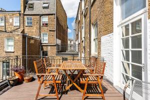 Stylish West Kensington Flat with Character