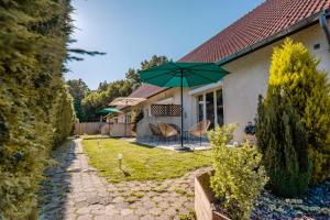 Appartements Gite La Goutte d-eau - Baby foot - 6 personnes LITS King & Queen size - Terrasse Vue etang : photos des chambres