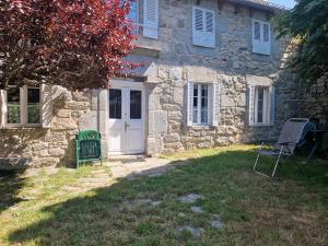 Maisons de vacances Maison paysanne, proche Aubrac : Maison 3 Chambres