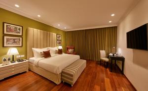 The Waverly Hotel & Residences