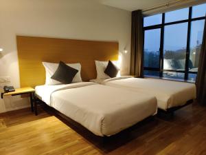 Grey Oak Hotel
