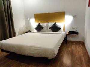 Grey Oak Hotel