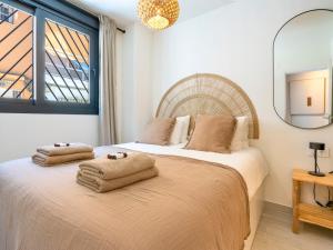 Pass the Keys Stylish La Cala apartment Stroll to the beach