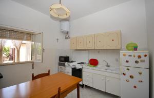 2 Bedroom Lovely Home In Comiso