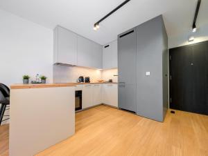 6th Floor Studio with the River View by BookingHost