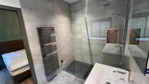 Appartements Chez Max - Terrasse - Climatisation - Parking gratuit : photos des chambres