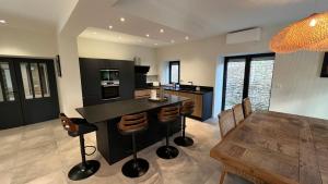 Appartements Chez Max - Terrasse - Climatisation - Parking gratuit : photos des chambres