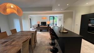 Appartements Chez Max - Terrasse - Climatisation - Parking gratuit : photos des chambres