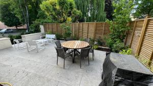Appartements Chez Max - Terrasse - Climatisation - Parking gratuit : photos des chambres
