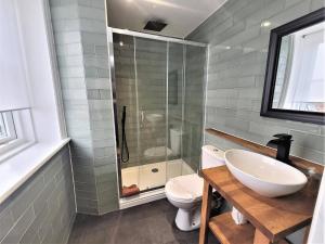 Twin Room room in New County Hotel by RoomsBooked