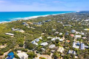 ROYA36M - Back Beach Tranquility