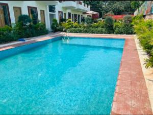 Lee corbett Resort A Unit of The Corbett Royal King