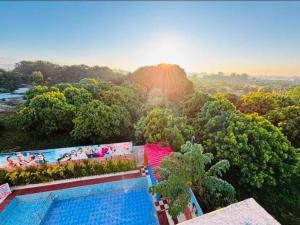 Lee corbett Resort A Unit of The Corbett Royal King