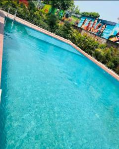 Lee corbett Resort A Unit of The Corbett Royal King